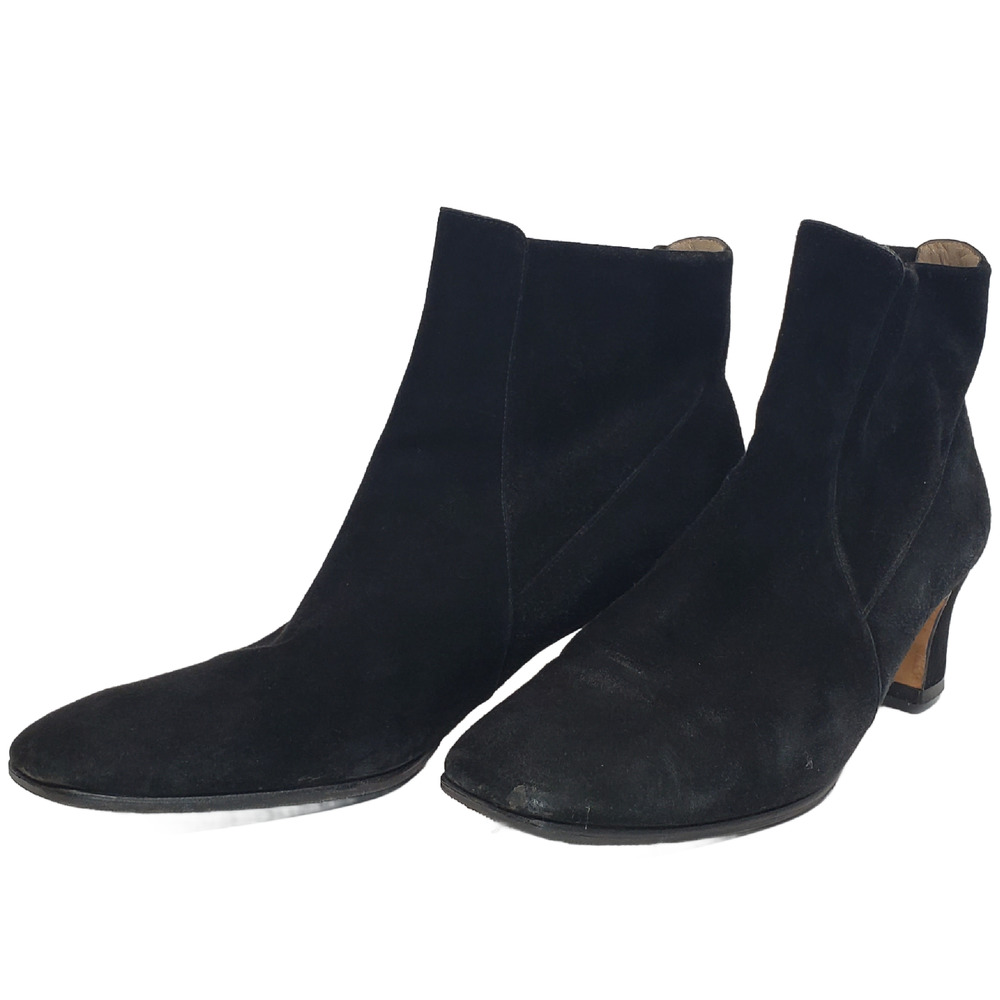 Urban Chic Vibes: Black Vibram Ankle Booties with Subtle Heel - Size 8.5